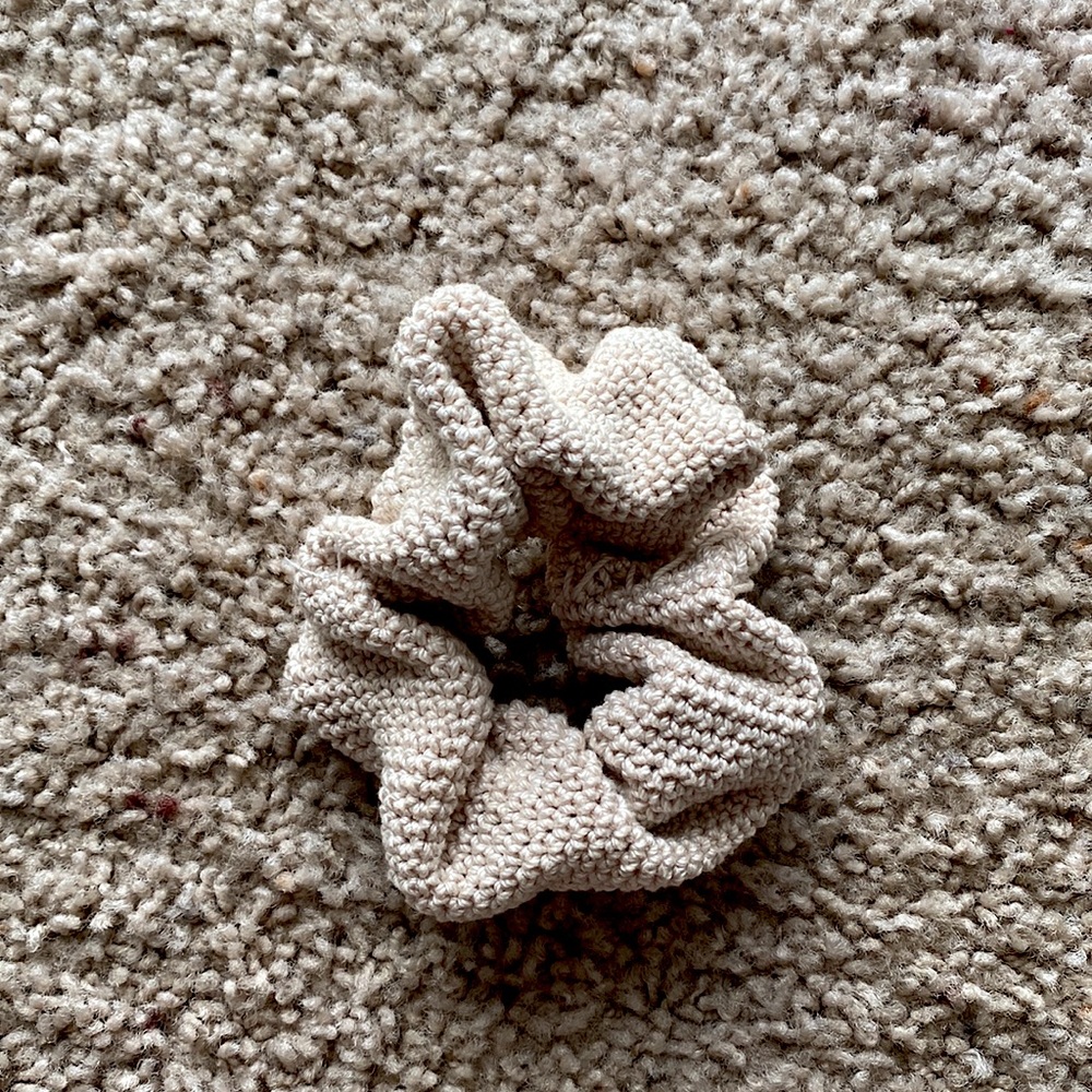 Homemade Crochet: Cream Scrunchie